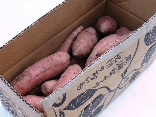 サツマイモの箱詰の写真