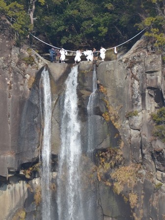 那智の滝大注連縄の張替の画像