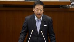 挨拶を述べる藤山将材新議長