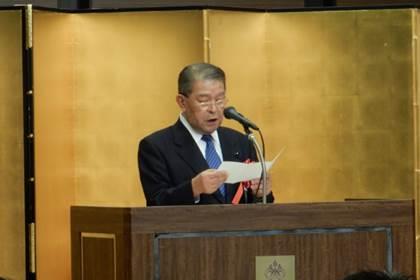 来賓挨拶を行う浅井議長の画像