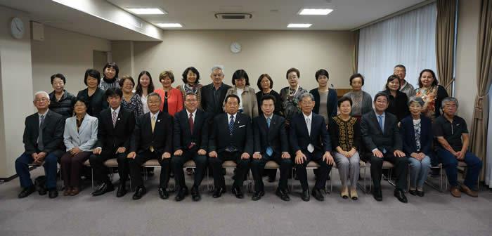 在伯和歌山県人会連合会のみなさんと記念撮影の画像