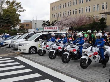 街頭啓発隊の出発の画像