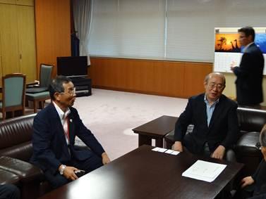 要望活動を実施する山田議長の画像