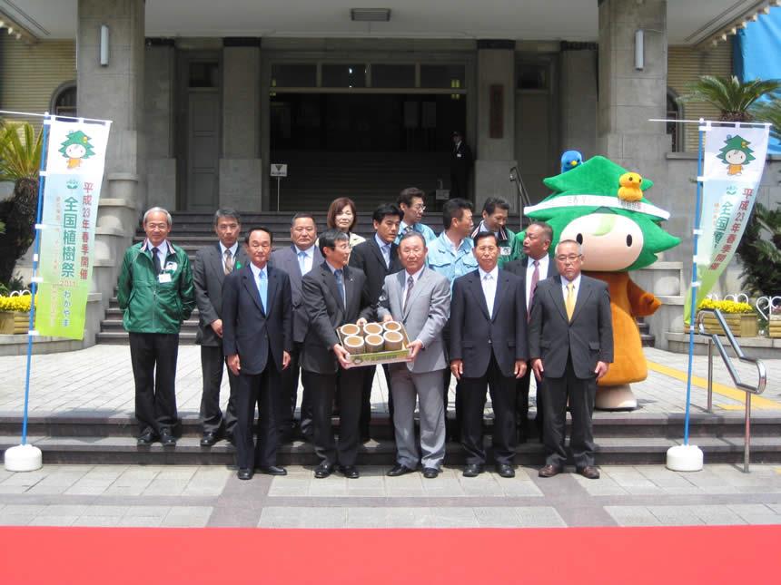 全国植樹祭に向けた苗木資材輸送の出発式2の画像