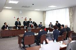 山東省人民代表大会友好訪問団が県議会を表敬訪問1の画像