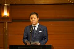 挨拶を述べる藤山議長