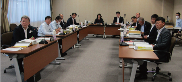決算特別委員会の会議の様子