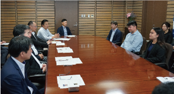 議長応接室での様子の写真