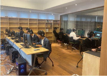 eスポーツをしている様子の写真