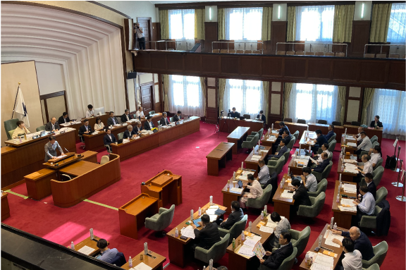 関西広域連合議会８月定例会の様子