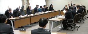 予算委員会(3月15日)の様子 写真