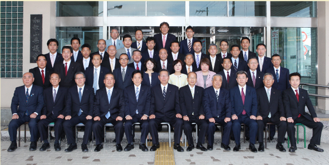 第18期県議会議員任期開始の写真