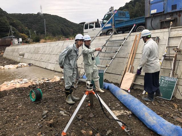 河川護岸工事現場