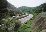 雄山峠を通る阪和自動車道