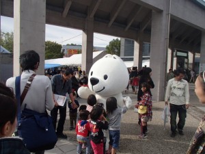 きいちゃんが登場すると人が集まります