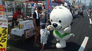 露店が並ぶ楽しい雰囲気の会場でした